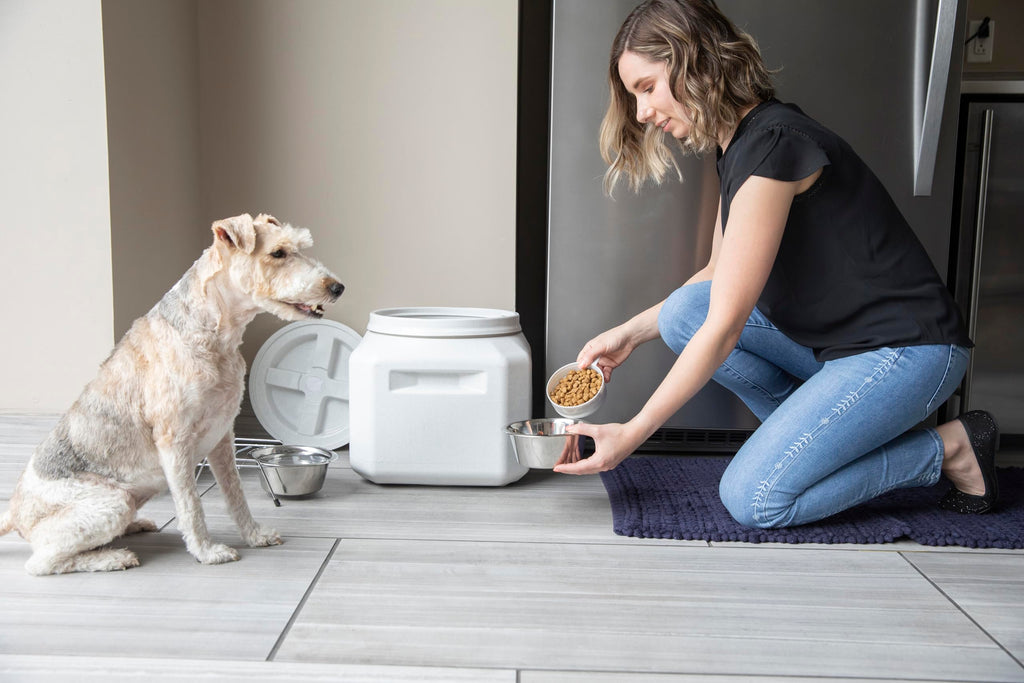 Vittles Vault Airtight Pet Food Storage Container, Fits up to 15lbs