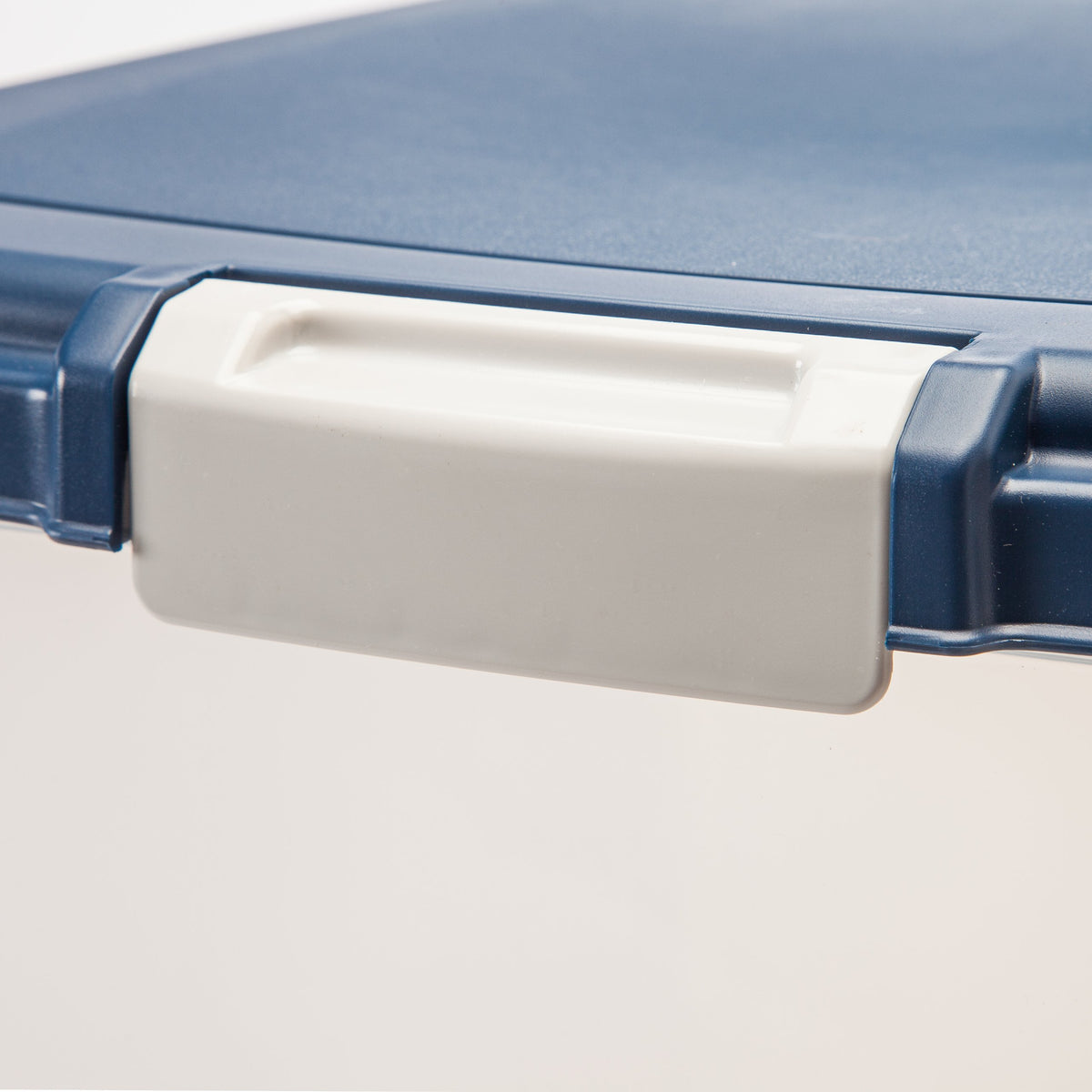 IRIS USA Dog Food Storage Container, Up to 30 lbs, Navy, Made in USA